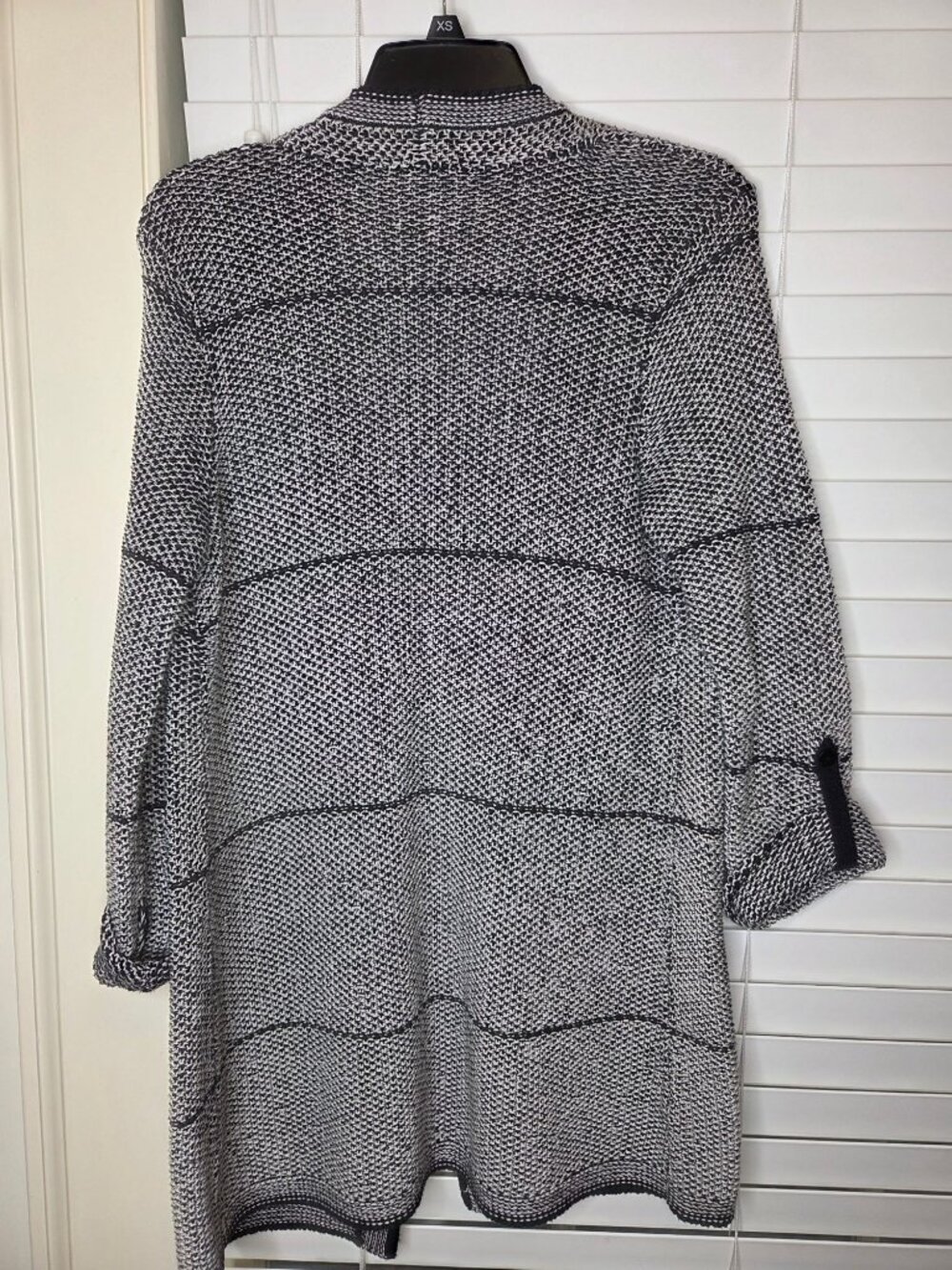 Chicos Black & White Open Front Cardigan Sweater Pockets Size 1Textured - Picture 4 of 7